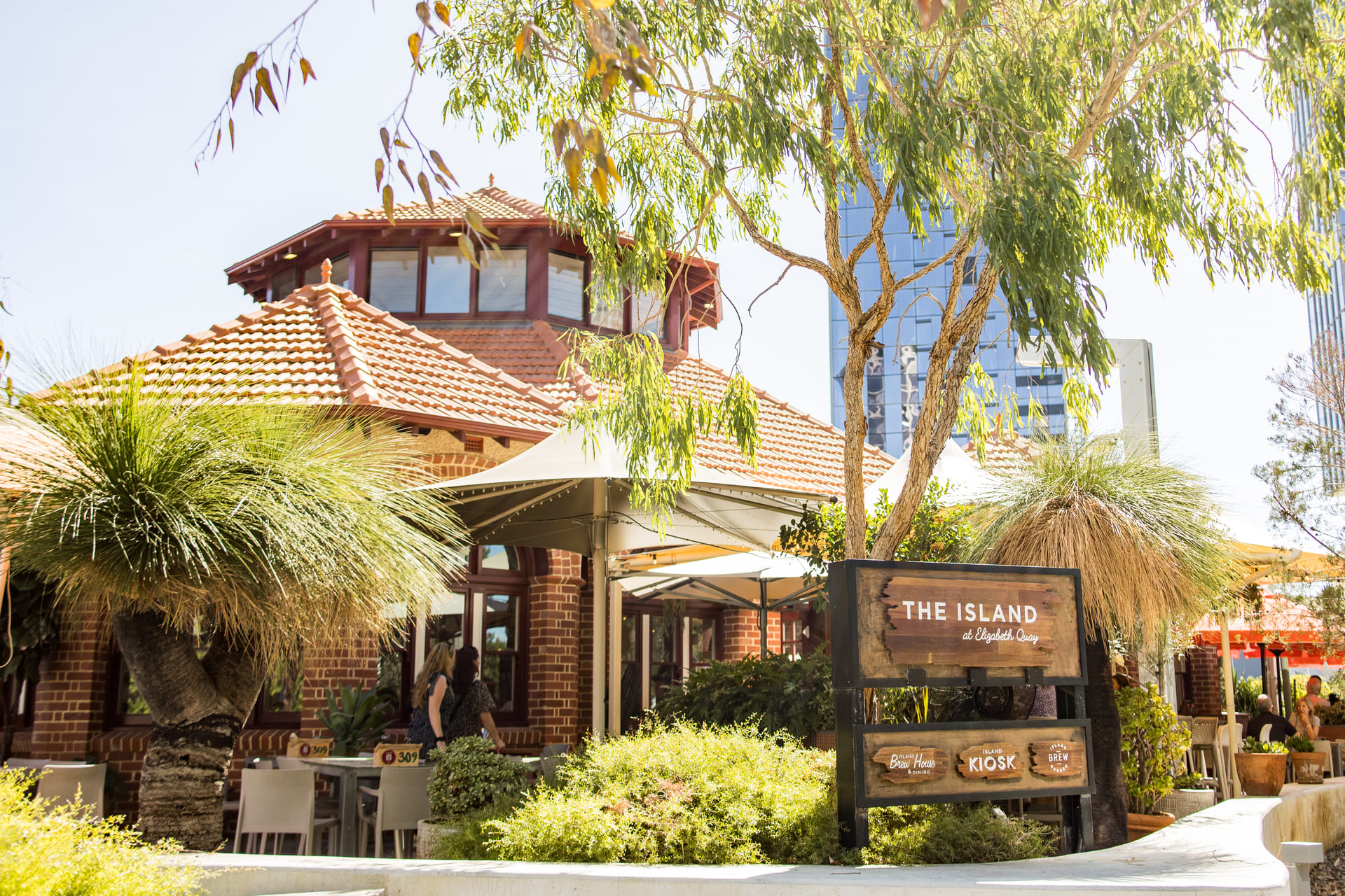 LARGER & FULL-VENUE EVENTS